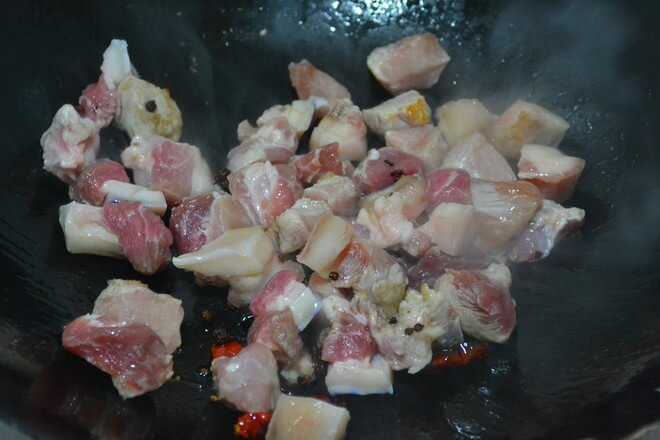 Put pork pieces