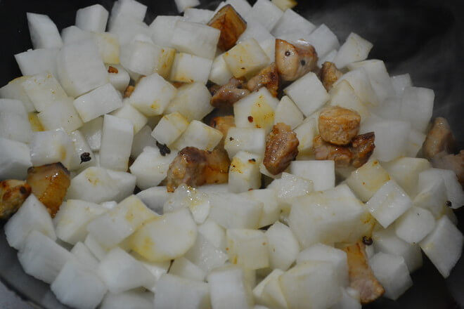Put radish in, stir fry evenly
