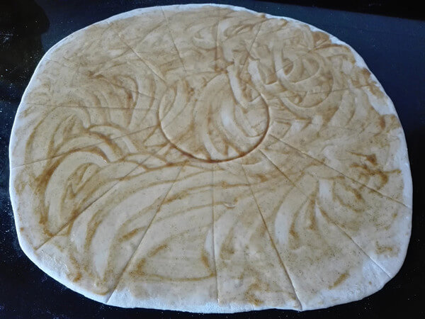 Roll out the fermented dough into a large round dough sheet