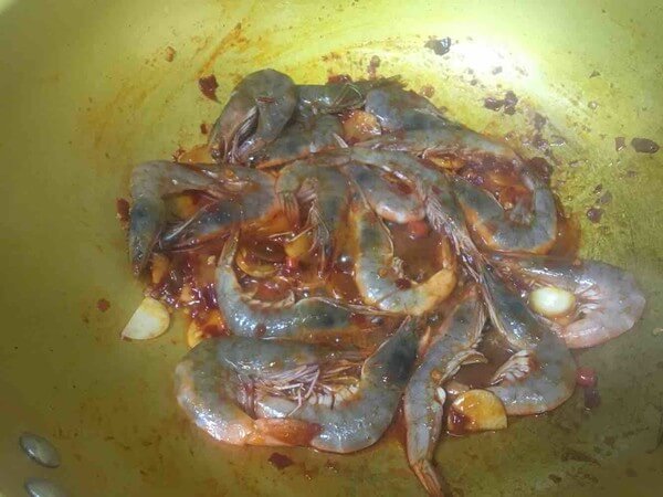 Add the shrimp and stir-fry until the shrimp change color.