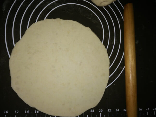 8 Roll out the dough into a circle that is slightly smaller than the pizza tray