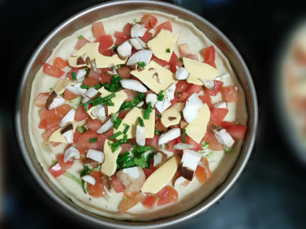 Sprinkle with one-centimeter mushrooms and small slices of cheese.