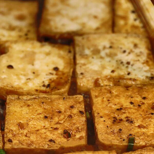Remove excess oil from the pan, add sauce and tofu