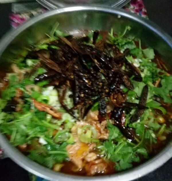 Pouring on the dishes~~ I like this voice the most~ It is...