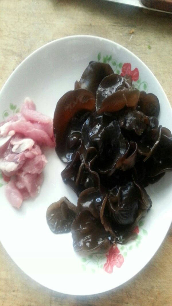 Fungus soaked, sliced meat