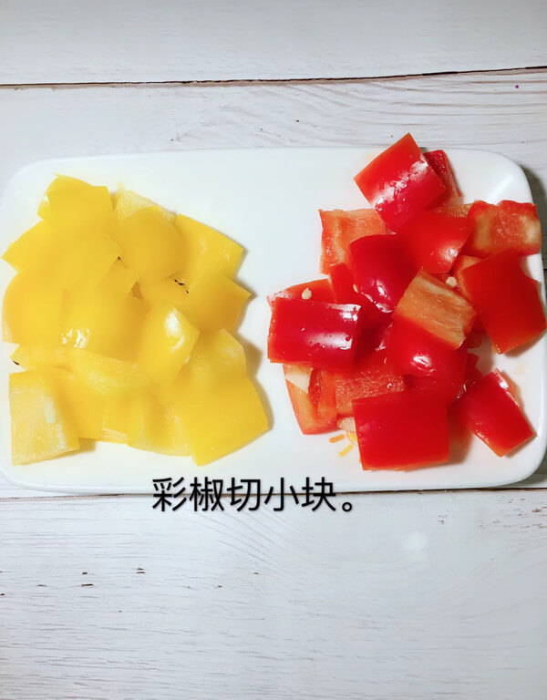 Then cut the bell pepper into small pieces, as shown below.