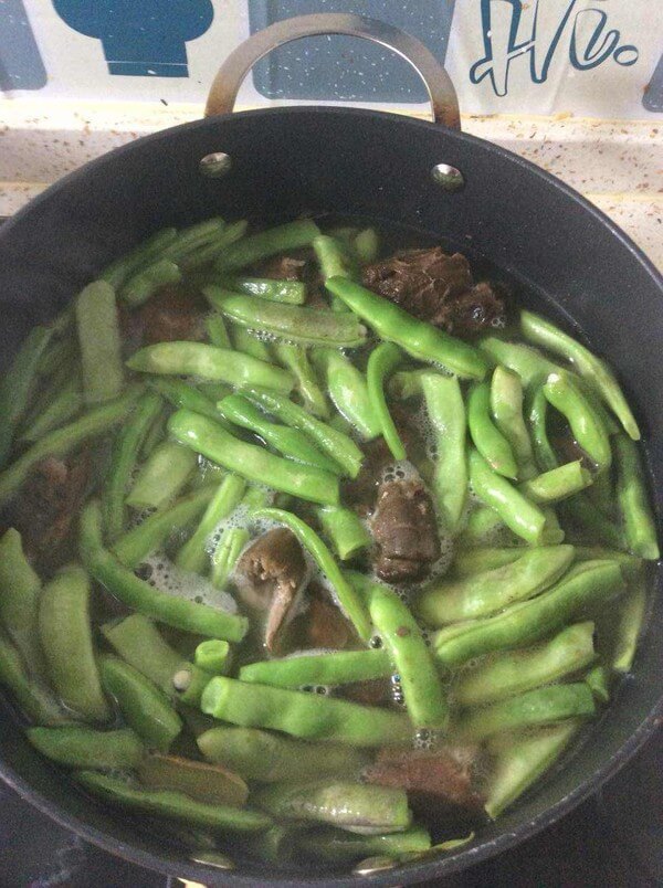 Add the right amount of water and start cooking for 30 minutes.