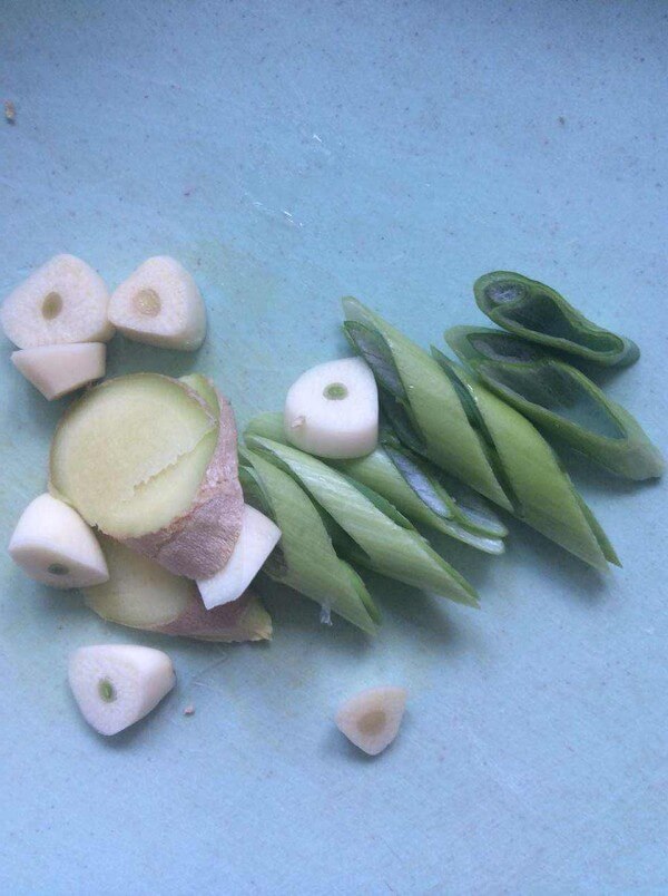 Shallot, ginger and garlic slices
