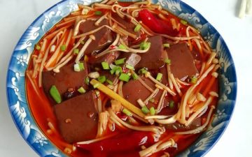 Spicy Golden Needle Duck Blood Clay Pot.