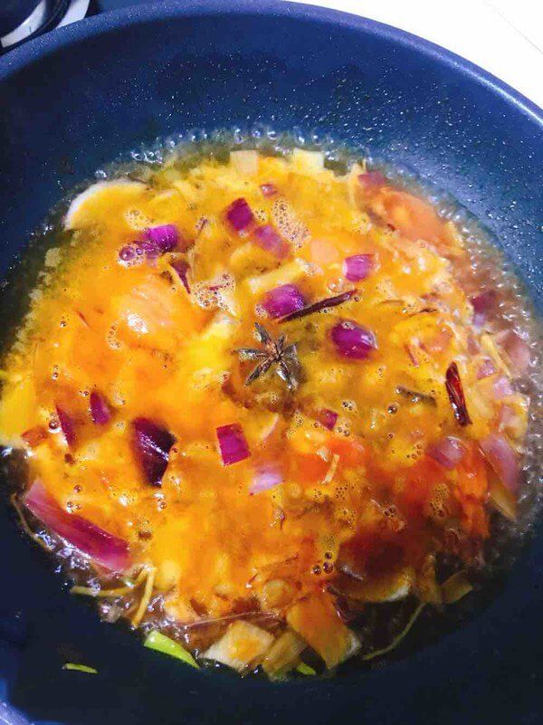 Add hot water, no material, add a large piece of material, and boil