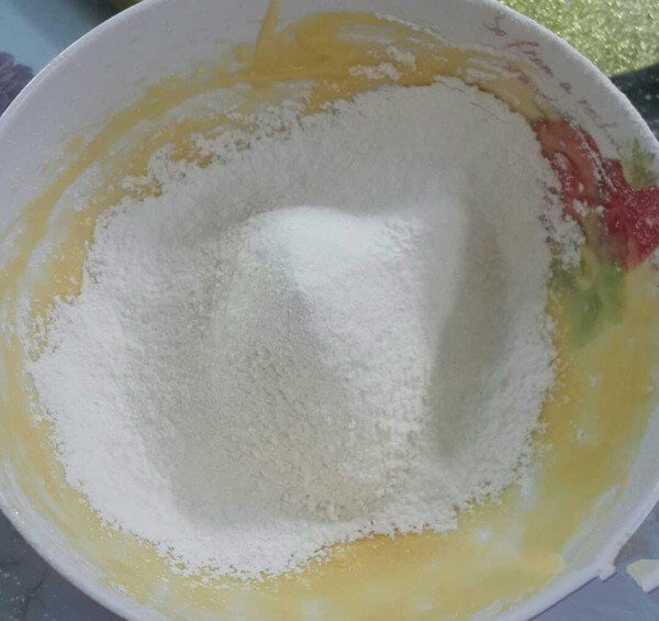 Sift in 90 grams of low gluten flour