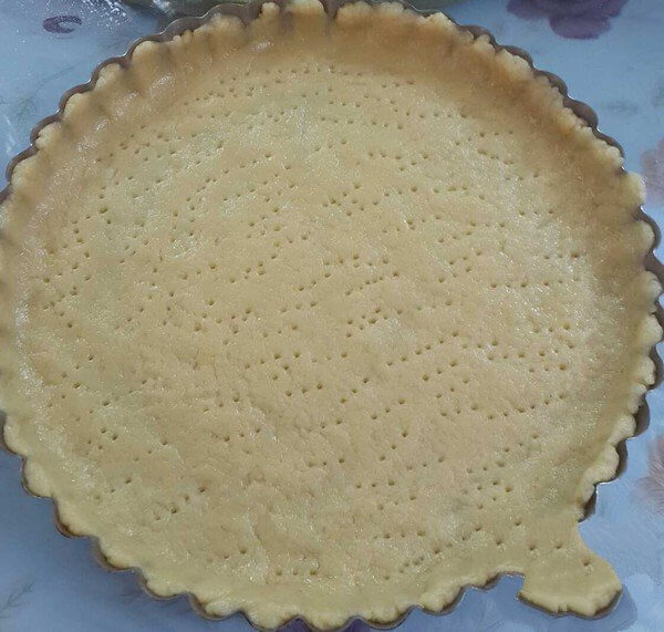 Roll out the dough into a circular shape