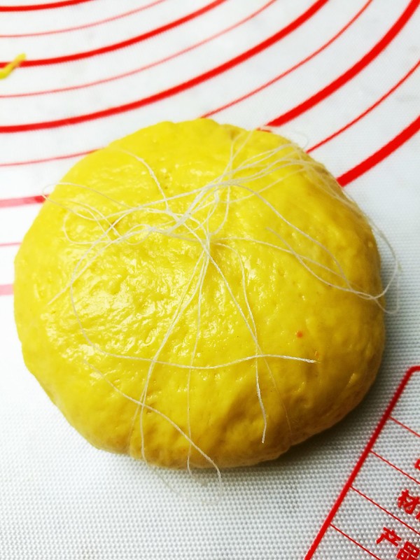 Then put the paste in the middle and tie the string
