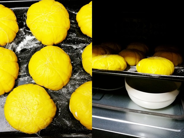Place the dough in a baking pan, boil a pot of boiling water
