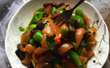 Stir-fried Braised Pork Skin with Green Pepper
