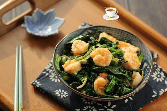 fried shrimp with spinach