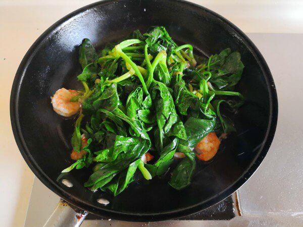 Stir-fry until the shrimp is discolored