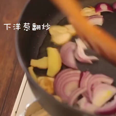 Stir-fry the onions.