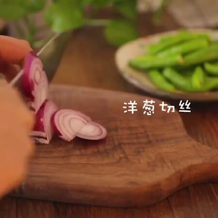 Shred the onion.