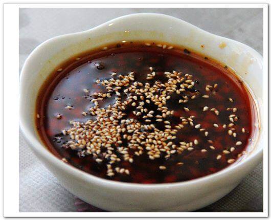 Mix the prepared chili oil with only the red oil on the surface and mix it with the prepared juice