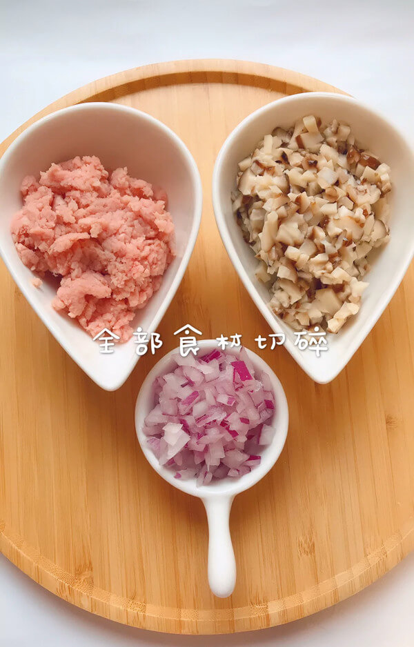 Then chop all the ingredients, as shown in the figure below.