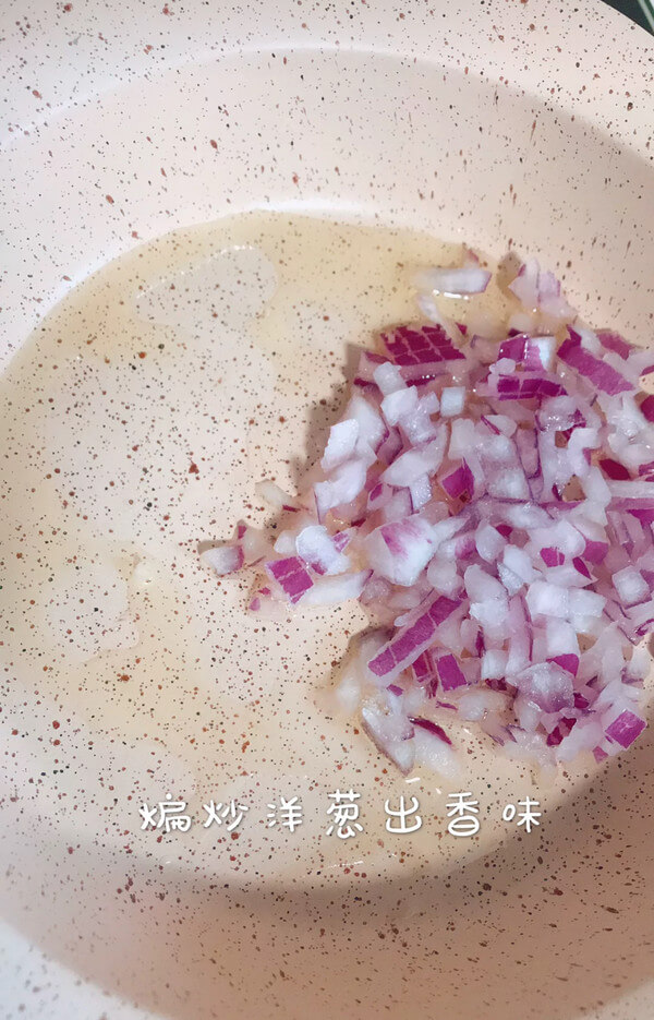 Then put the right amount of cooking oil into the pan,
