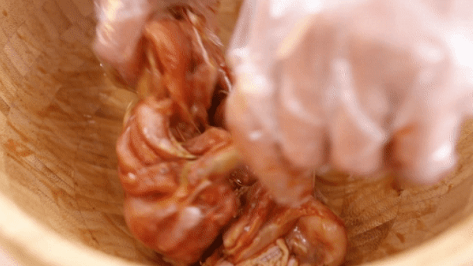 Grab all the seasonings and marinate for 2 hours.