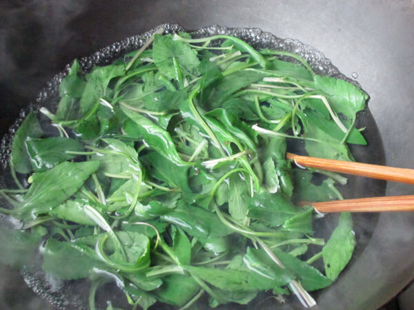 Pick up, wash, boil and remove after boiling