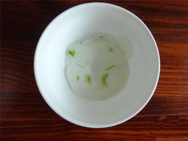 Aloe removes the skin and takes the flesh.