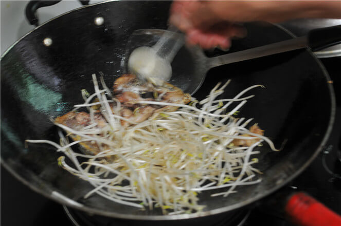 Season with salt, stir fry a few times, pour half a bowl of water along the side of the pot