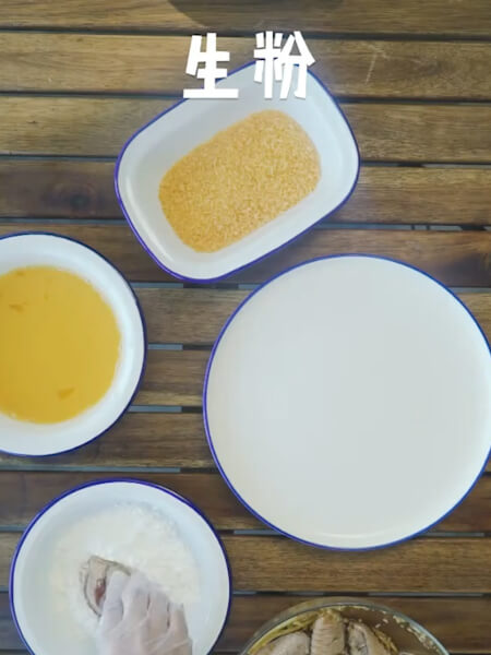 Chicken wings coated with raw powder, egg liquid, bread crumbs