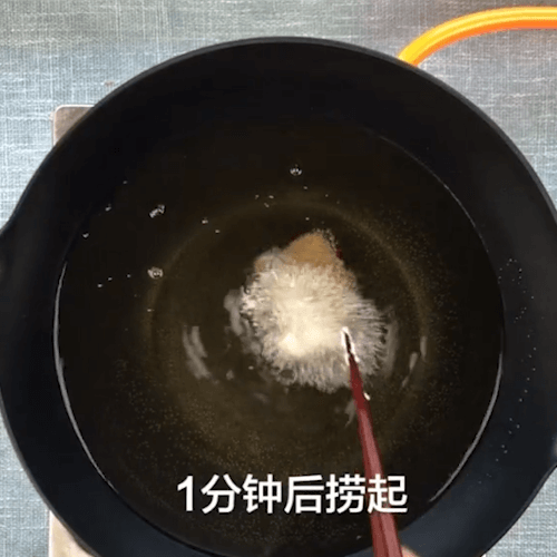 Add hot oil to the pan and fry for 1 minute