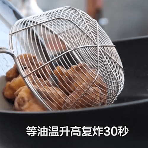 After the oil temperature rises, fry and fry until brown