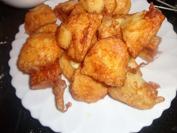 Take it out after frying to golden brown, dripping oil