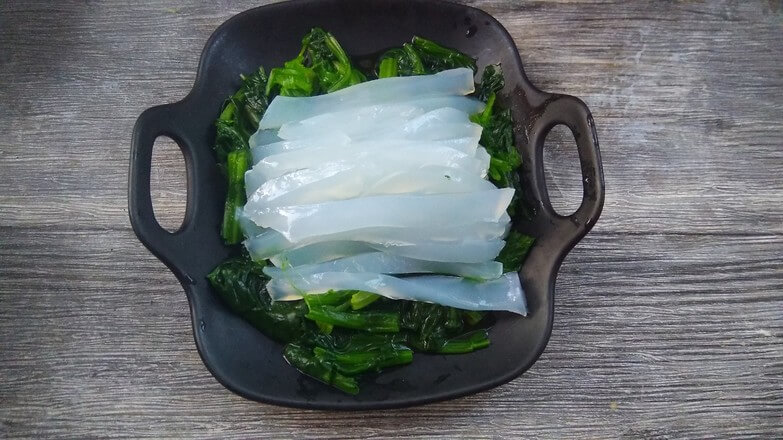 Put the chopped jelly