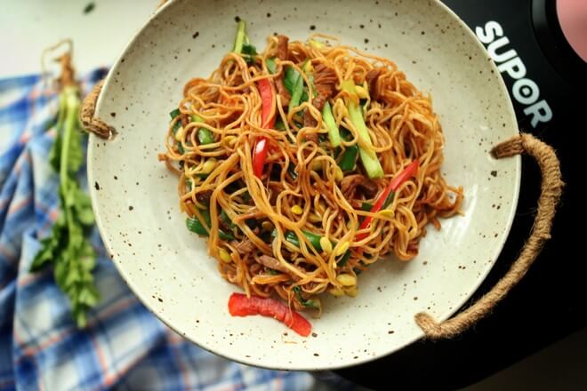 Braised Noodles With Shredded Pork