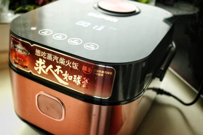 Cover the rice cooker and simmer for another 15 minutes.