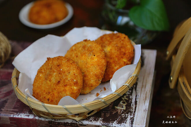Haha, delicious potato cake is just fine, it's best to eat while it's hot.