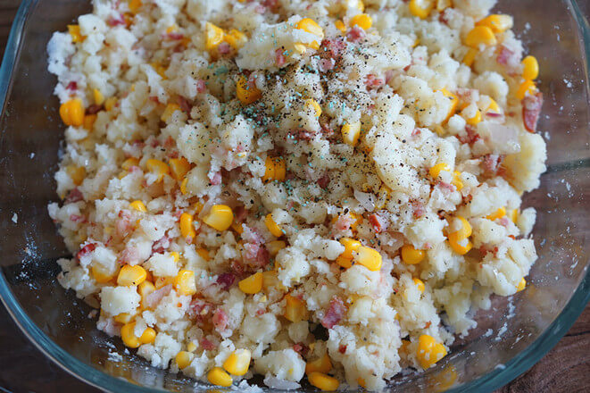 Put the right amount of salt, pepper, and crushed coarse pepper.