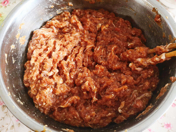 Add minced meat with soy sauce,
