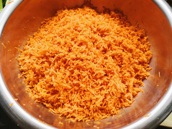 Carrots are chopped into shreds