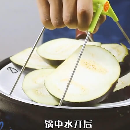 After the water in the pot is boiling