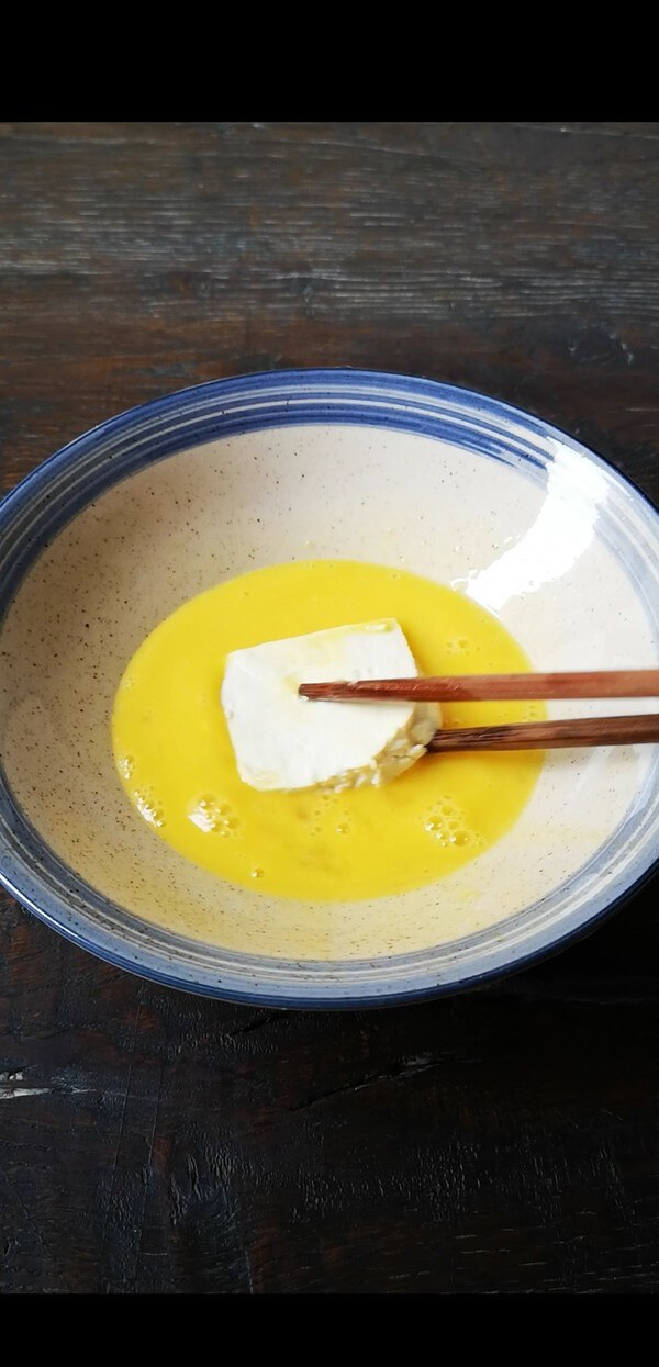 Beat an egg and coat the tofu evenly
