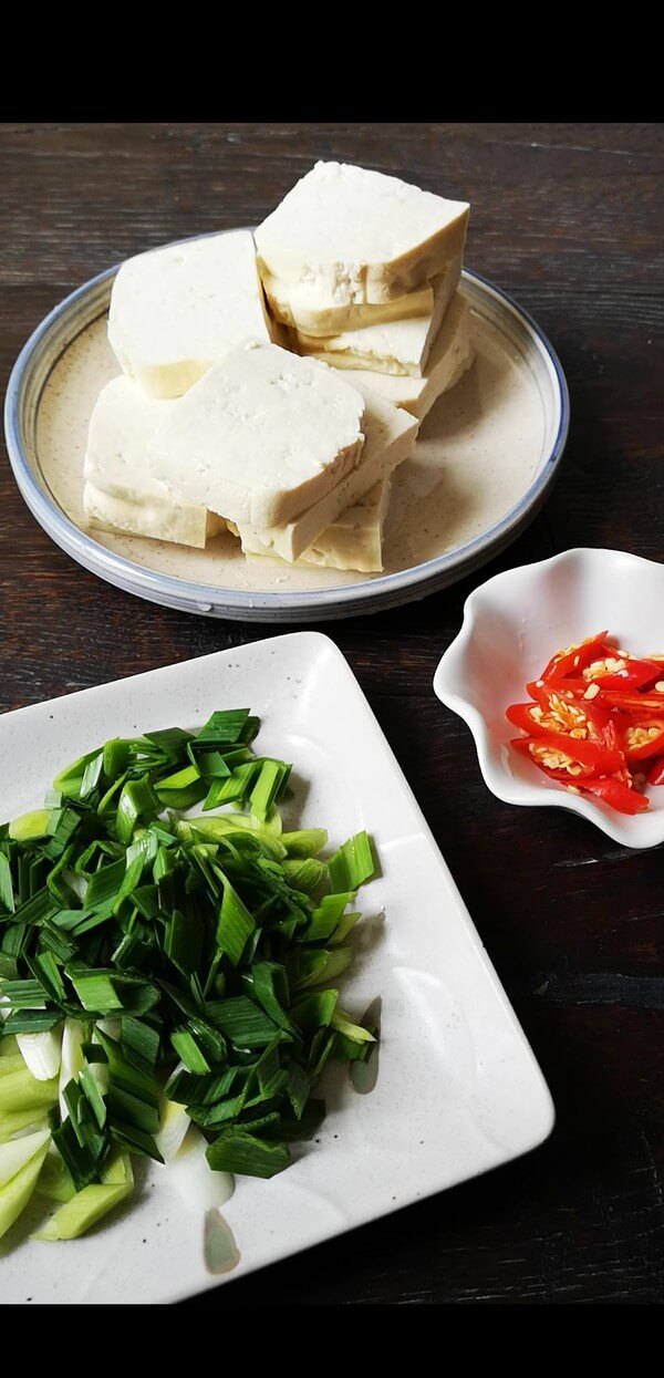 Cut the tofu into thick chunks,