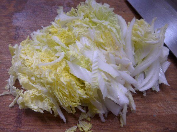Cut the cleaned baby dishes on the cutting board and set aside