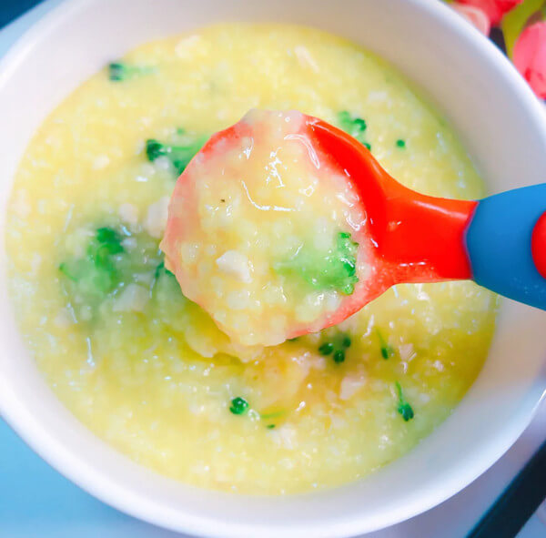 A delicious whole grain chicken porridge is ready,