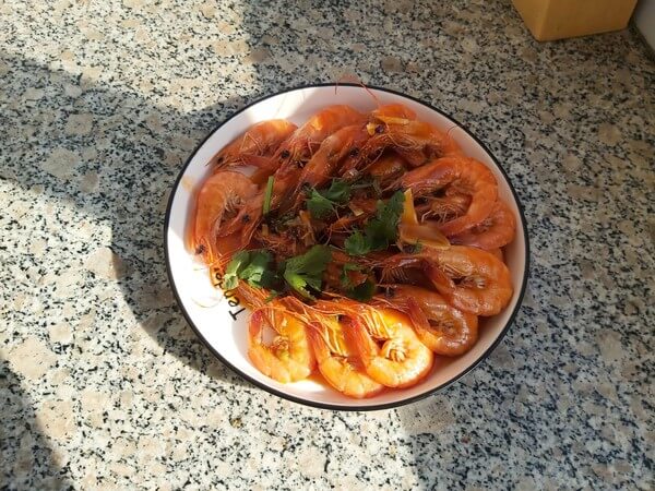 Serve on a plate, sprinkle with cilantro or green onion and simply serve.