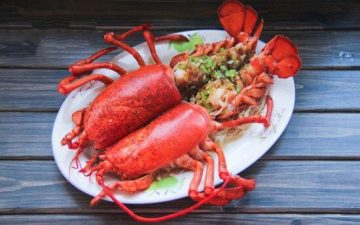 Steamed Lobster With Garlic Vermicelli