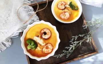 Serve with soy sauce and sesame oil.