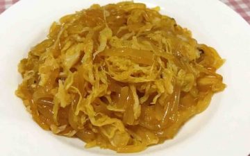 sauerkraut vermicelli with appetizer.